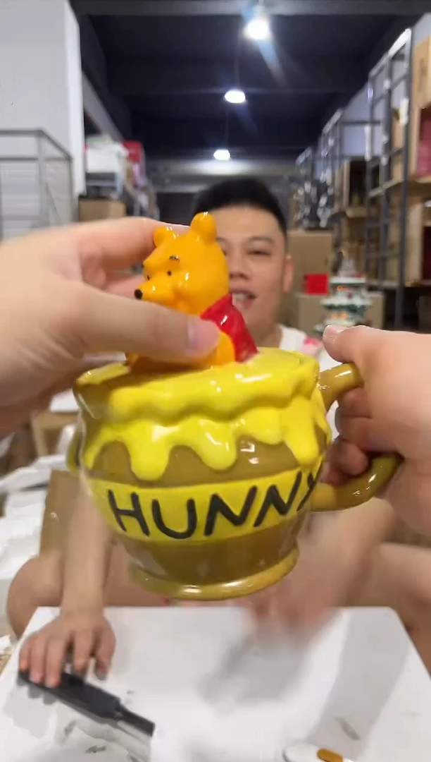 瓷片Q版维尼蜂蜜带盖杯