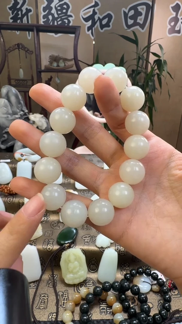 颈饰未镶嵌和田玉白玉手串