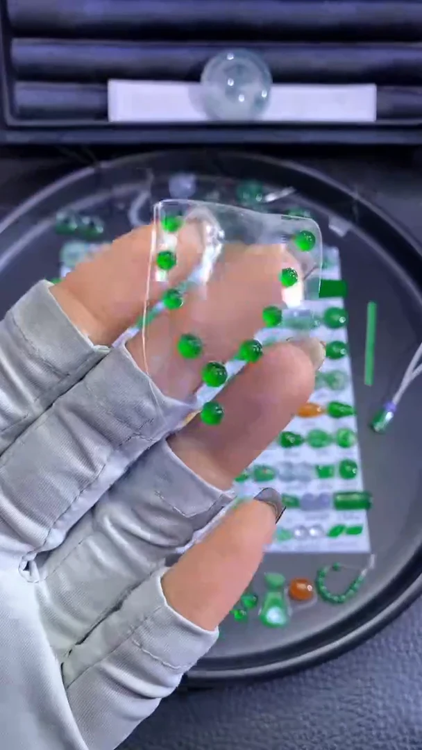 未镶嵌挂件翡翠蛋面