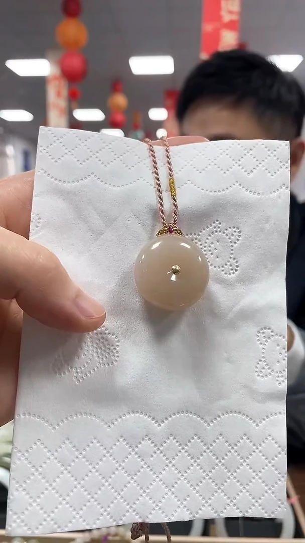 【闪购商品】和田玉颈饰18K金镶嵌藕粉挂件一件