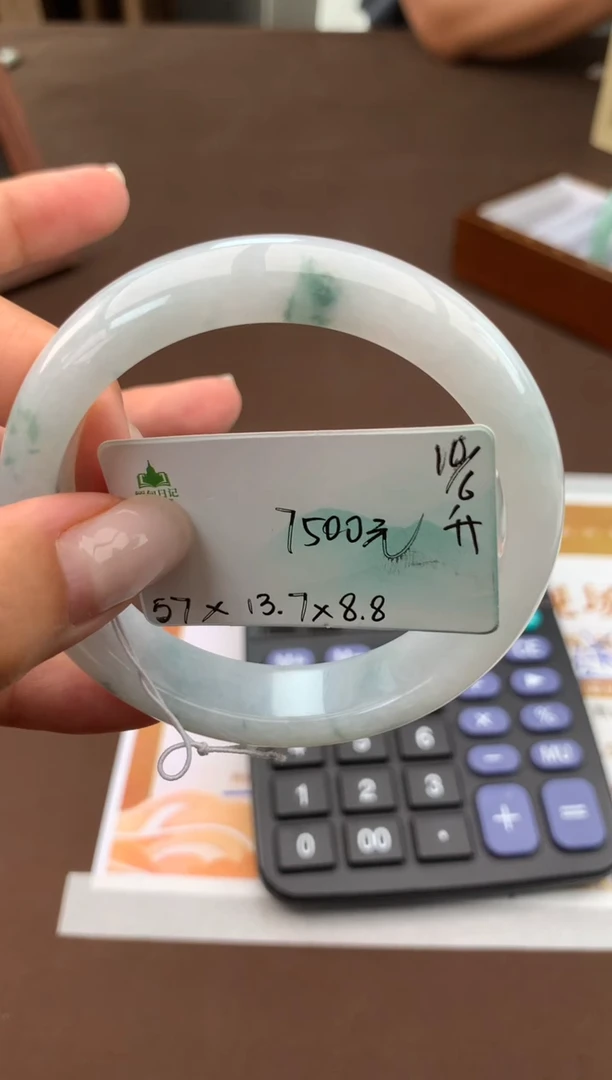 翡翠手镯未镶嵌自带#618活动#，联系客服核对地址~