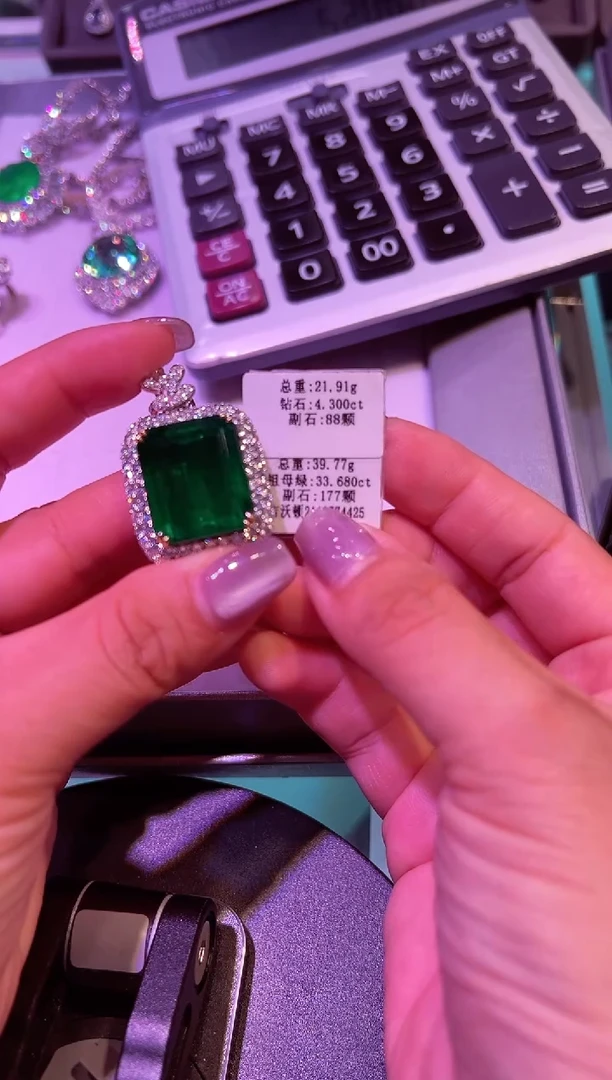 戒指18K金镶嵌祖母绿不退不换33.68ct定99总价528000