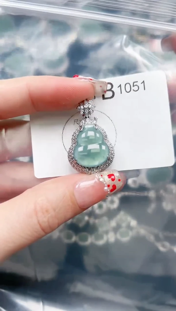 【闪购商品】翡翠颈饰未镶嵌1051赠皮绳