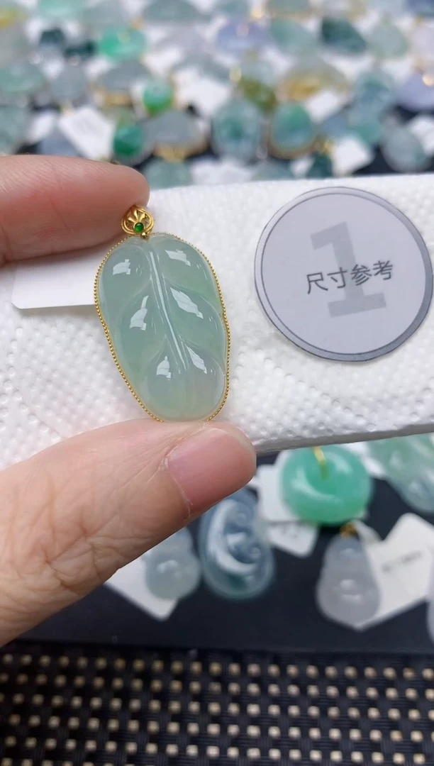颈饰18K金镶嵌翡翠天然缅甸A货翡翠
