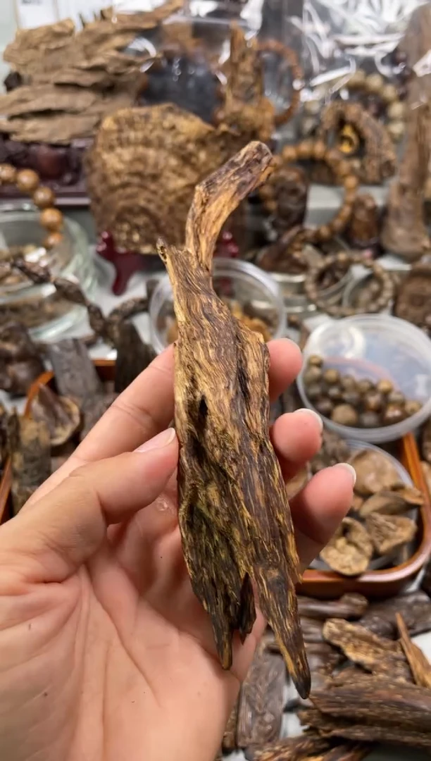 沉香沉香碎屑杨* 达拉干  沉香