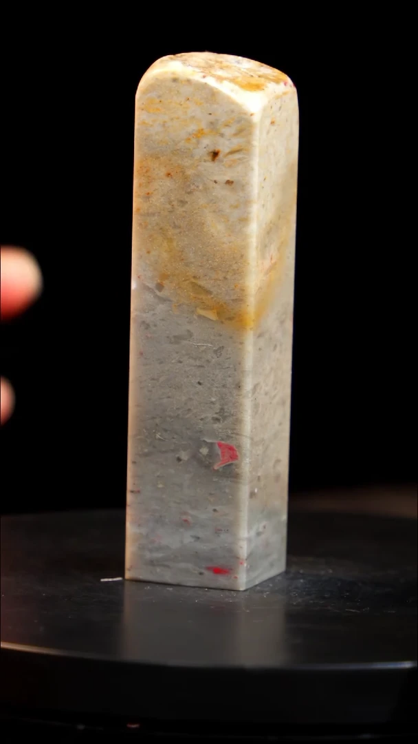 昌化石牛角鸡血石