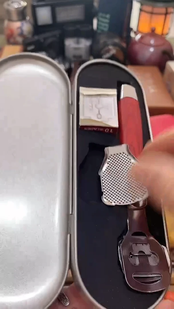 瓷片闪购商品  如图所示