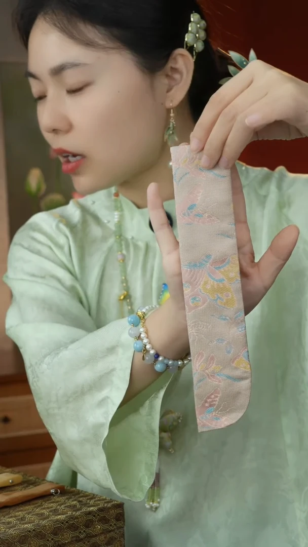 刺绣折扇扇套搭配