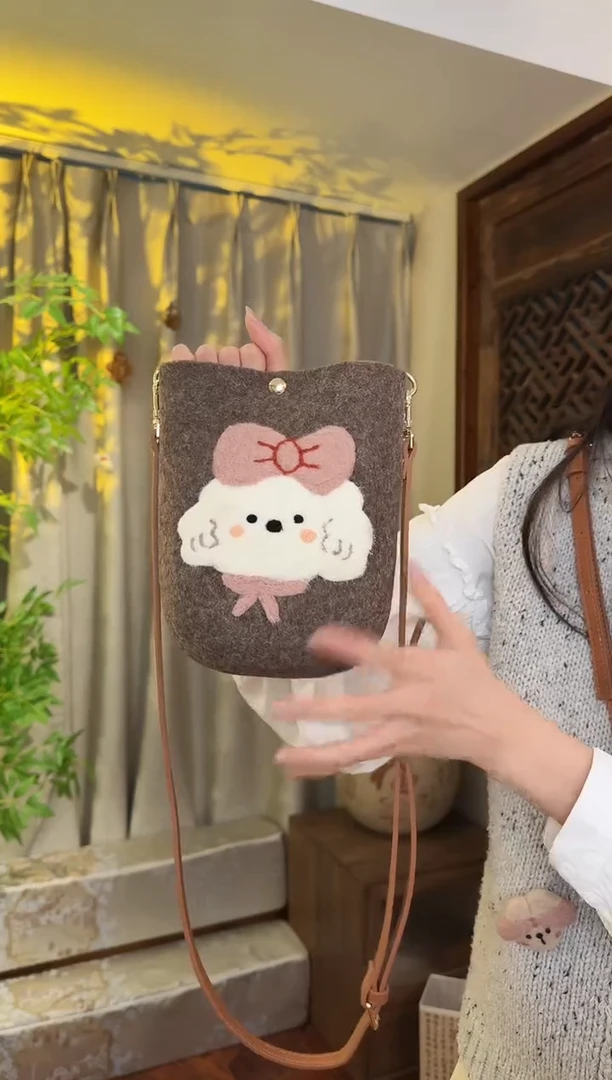 羊毛非遗纯手工包  手机包小狗