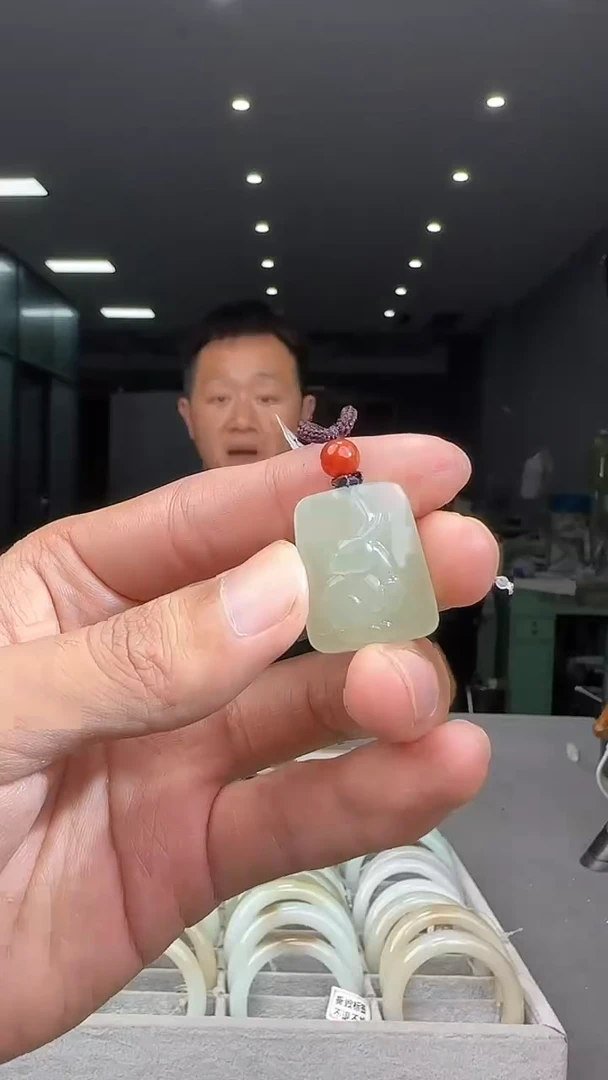 颈饰未镶嵌和田玉兔子