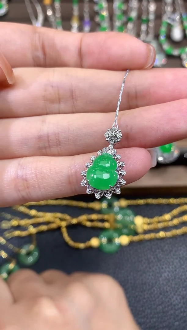 吊坠(不含链)18K金镶嵌翡翠A23 多样性发货一件