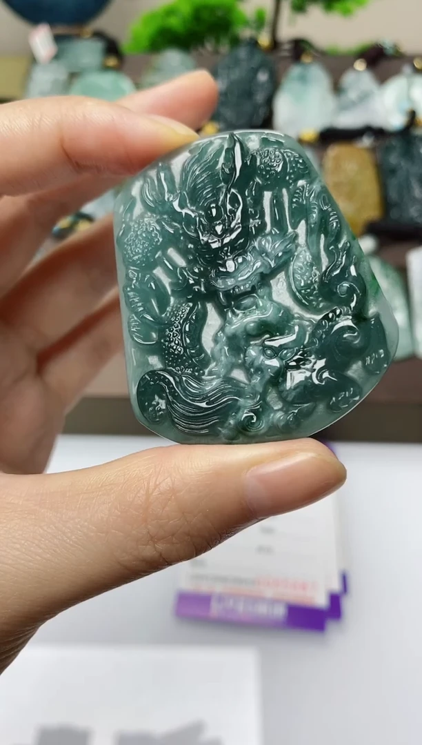 翡翠未镶嵌颈饰