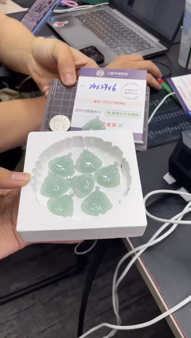 18K金镶嵌挂件翡翠蓝底佛公FL29多样性发其一CP配绳