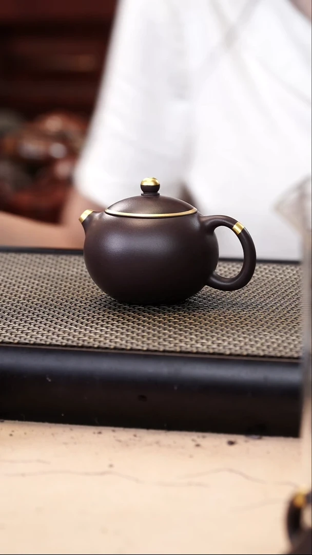 茶壶紫砂雨*四号井茄皮紫泥描金新品西施130cc