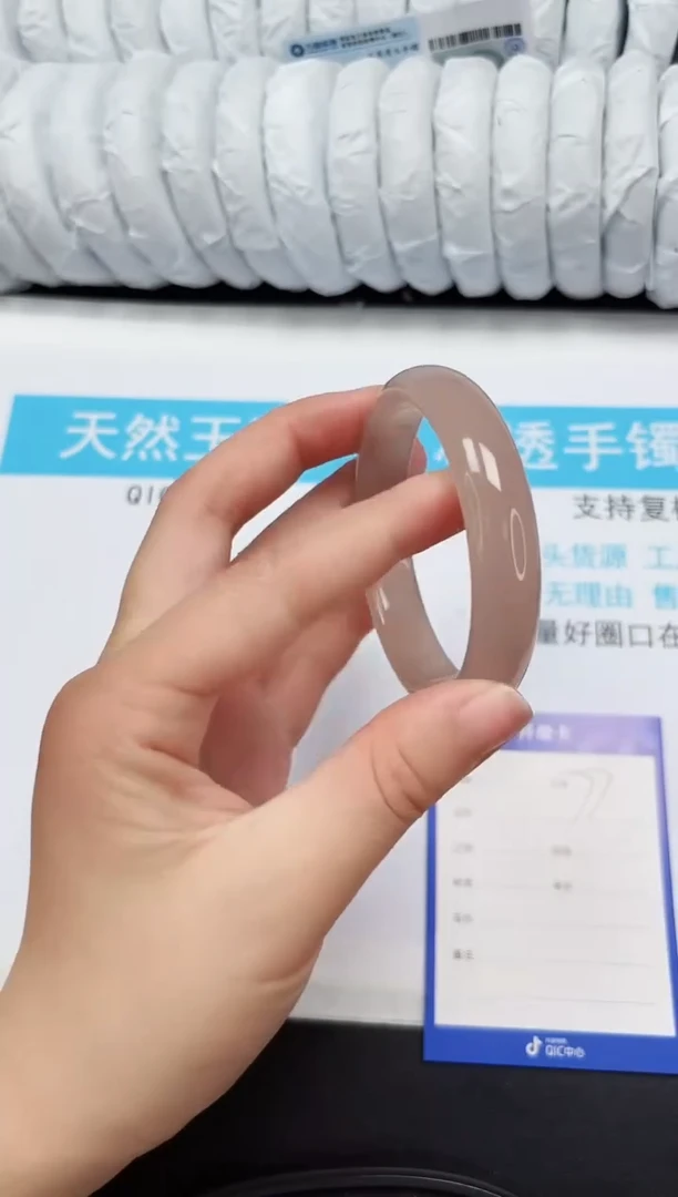 【闪购商品】石英质玉手镯未镶嵌77-59.8