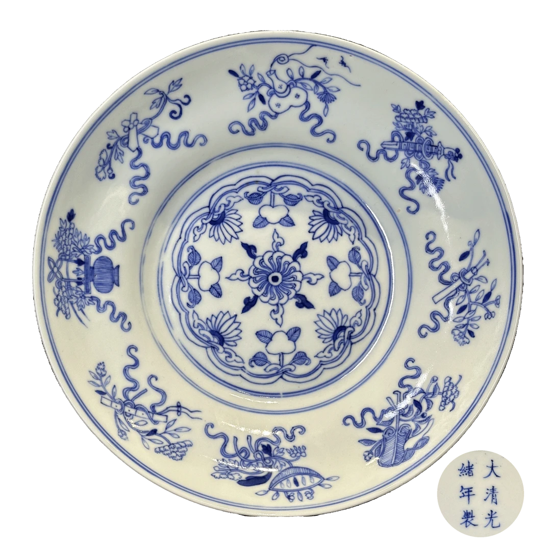 Lot1641青花“大清光绪年制”款暗八仙纹缠枝花卉纹折腰盘古董拍卖