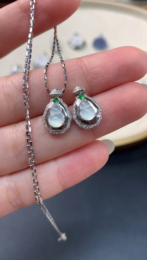 【闪购商品】翡翠吊坠(不含链)18K金镶嵌A344多样性发一件|980