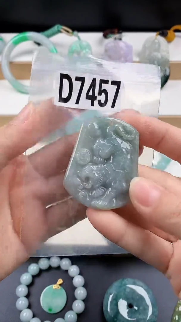 颈饰未镶嵌翡翠天然翡翠吊坠挂件