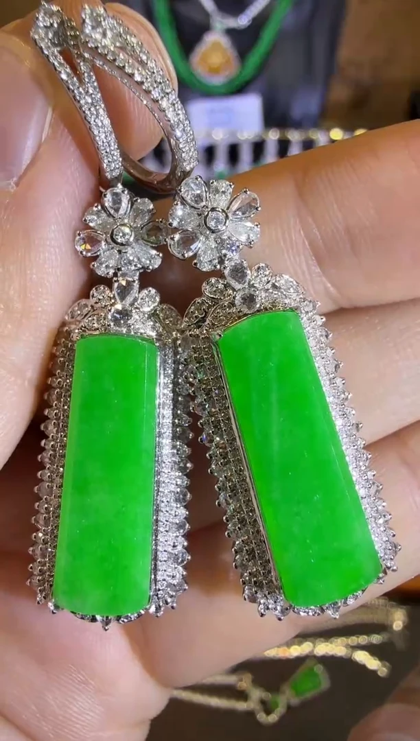 【闪购商品】翡翠耳饰18K金镶嵌正阳绿无事牌耳坠吊坠两用