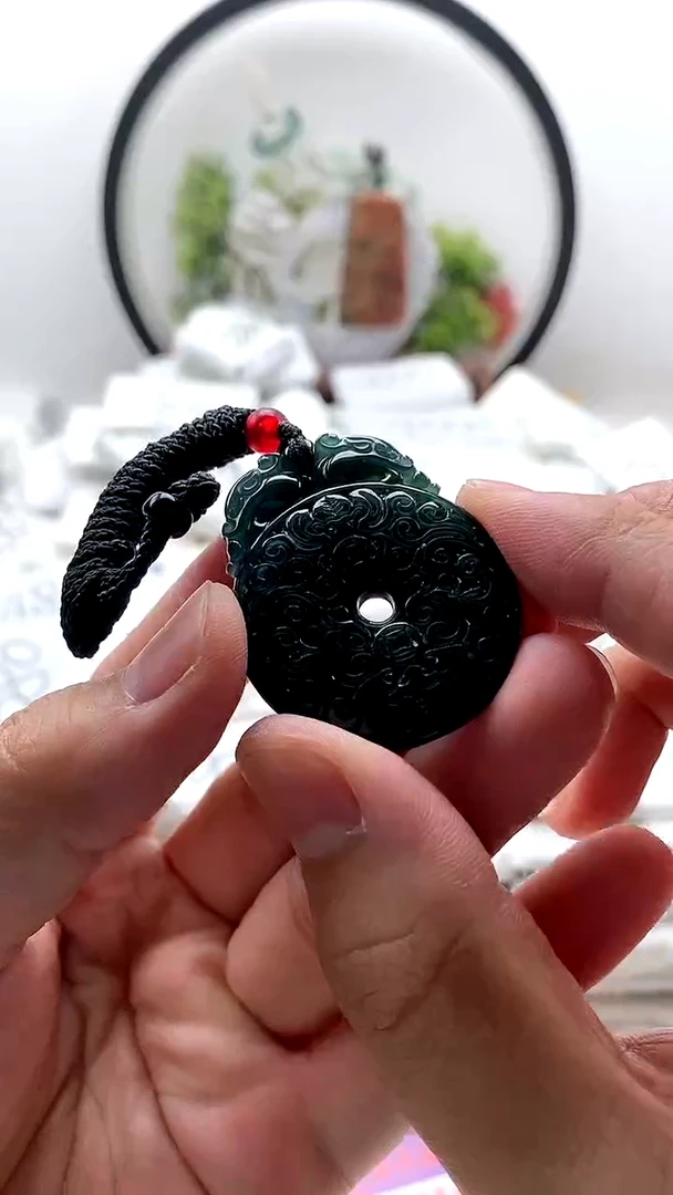 翡翠未镶嵌颈饰扣子2