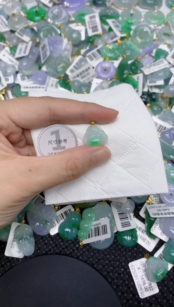 颈饰18K金镶嵌翡翠111111111111