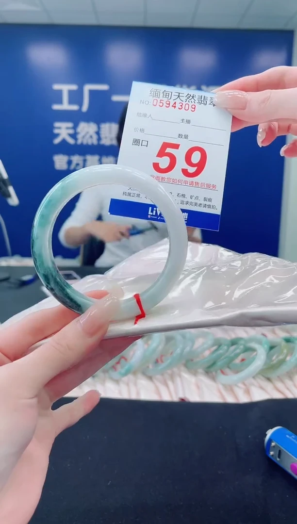 未镶嵌手镯翡翠天然翡翠手镯