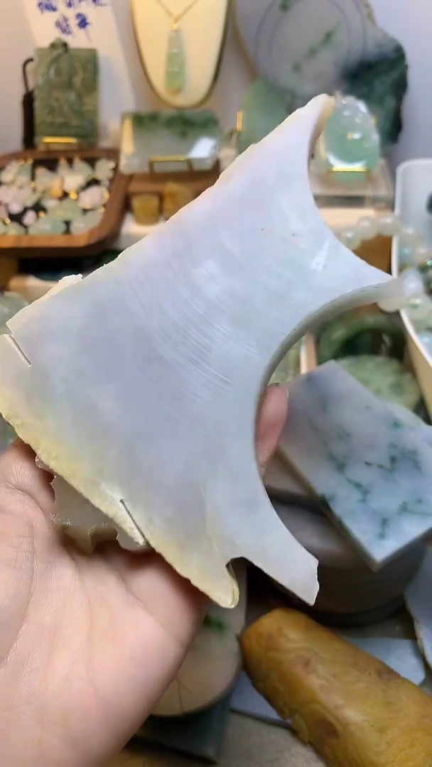 未镶嵌挂件翡翠?****水 缅甸A货翡翠，没有运费险