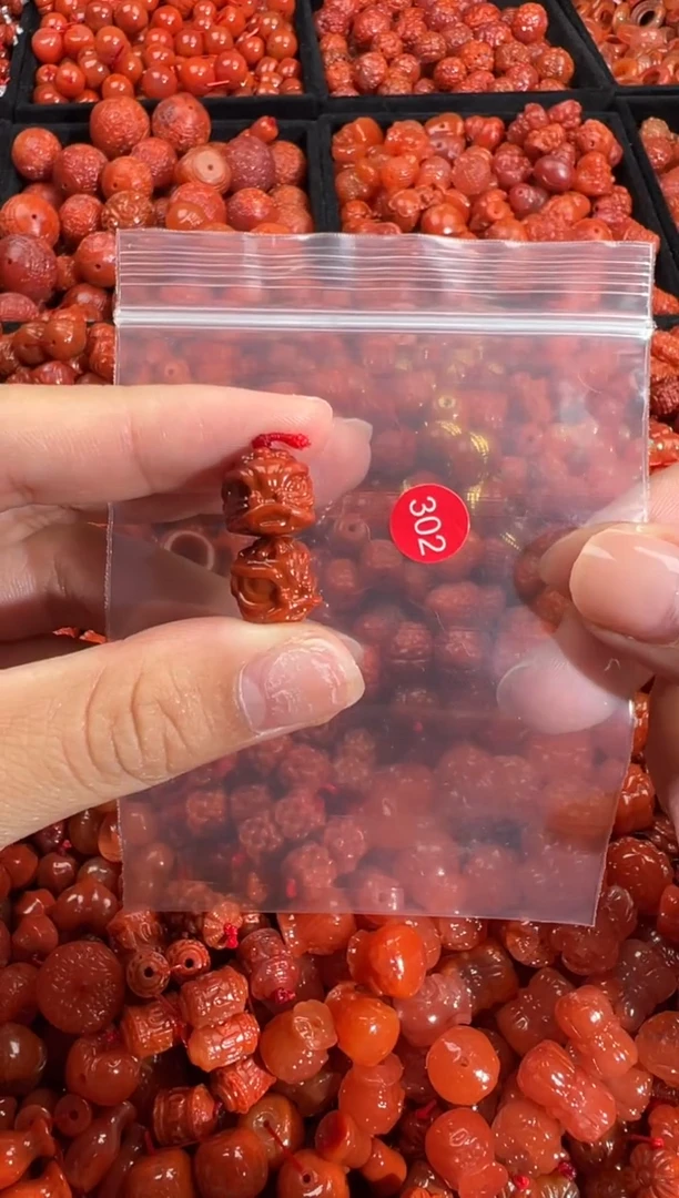 南红玛瑙未镶嵌颈饰1