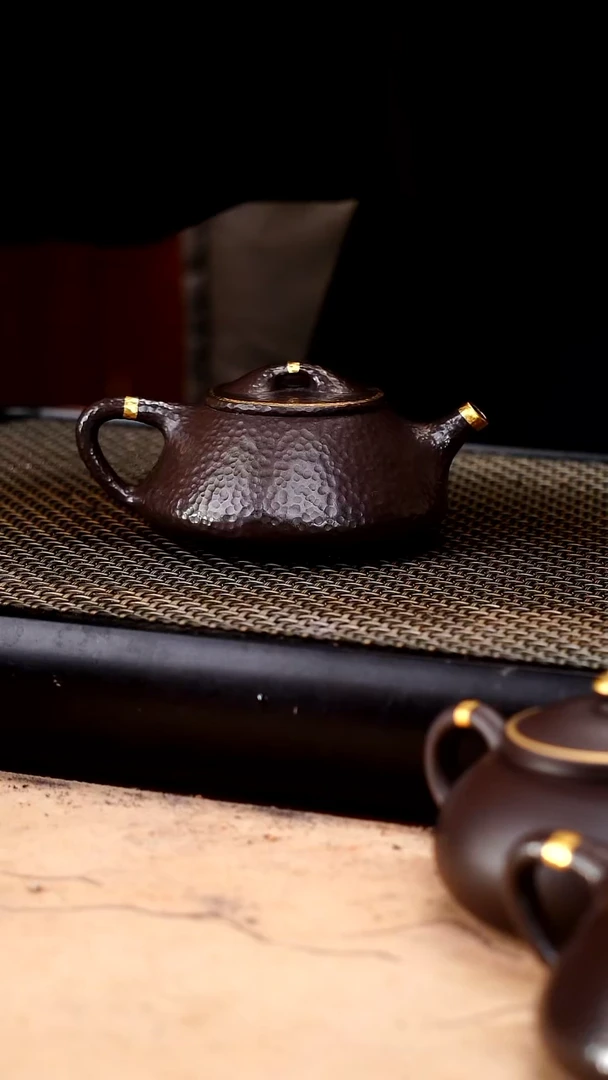 四号井茄皮紫泥描金锤纹石瓢140cc