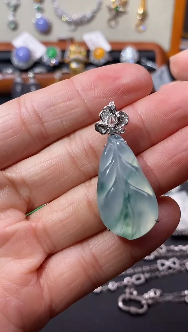 【闪购商品】翡翠颈饰18K金镶嵌吊坠