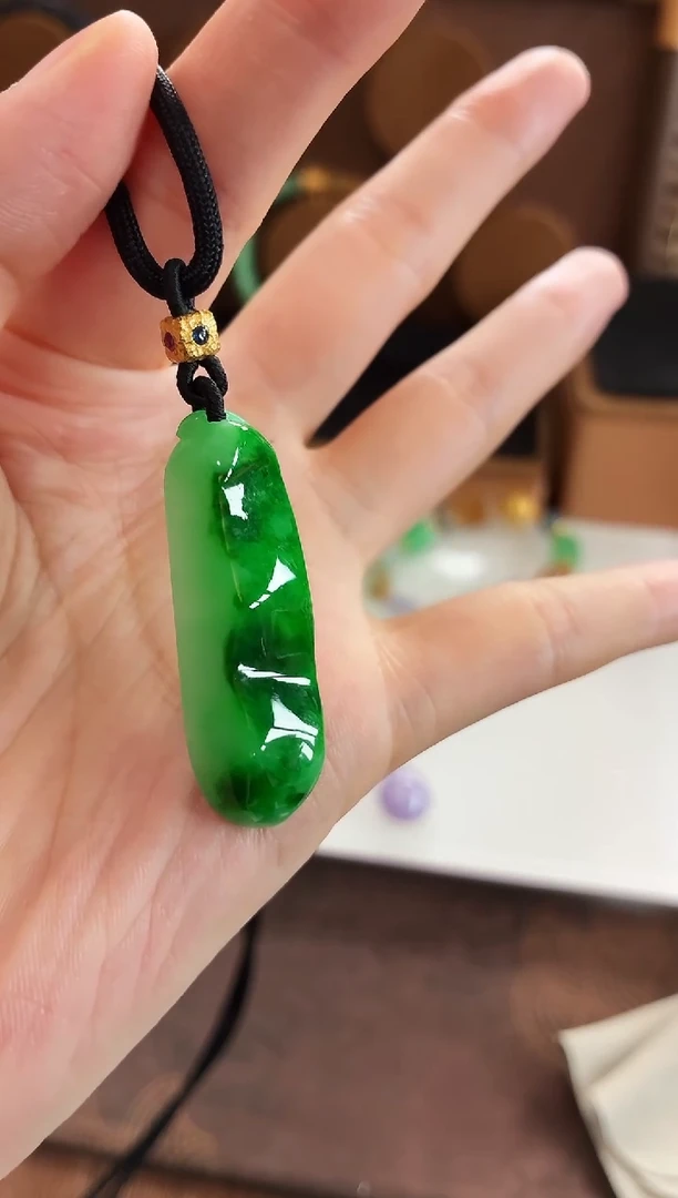颈饰未镶嵌翡翠吊坠