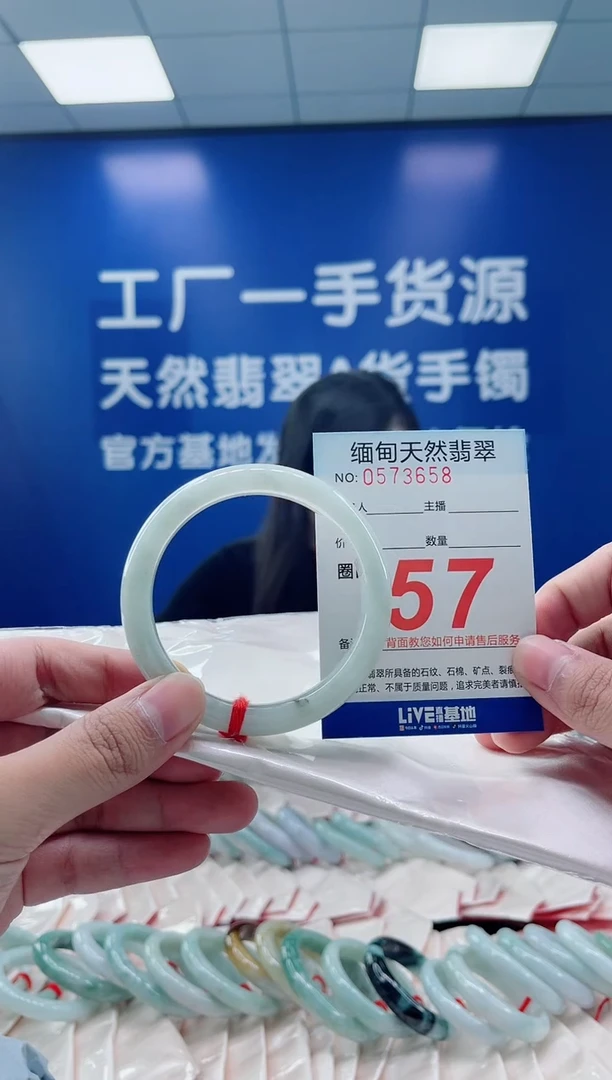 未镶嵌手镯翡翠天然翡翠手镯