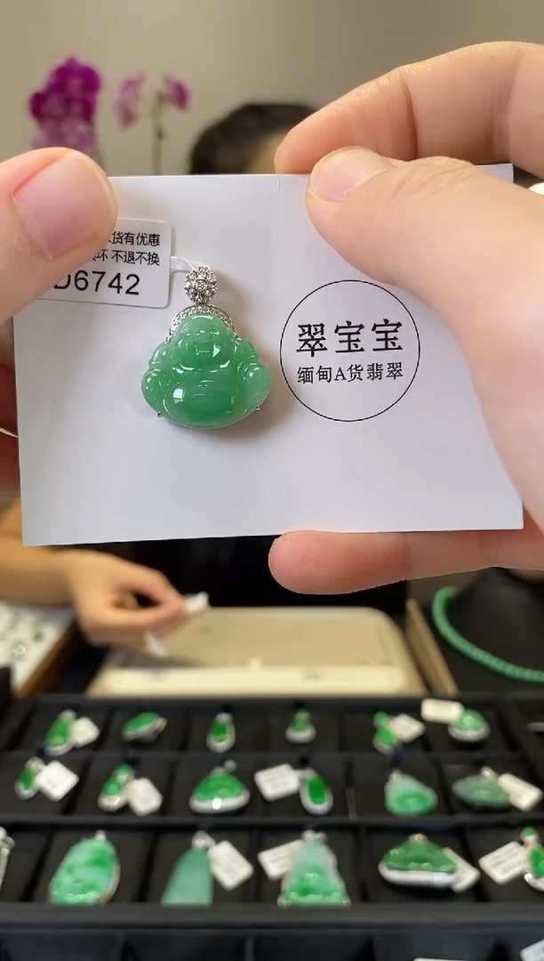 颈饰18K金镶嵌翡翠D6742 佛公 含运营费