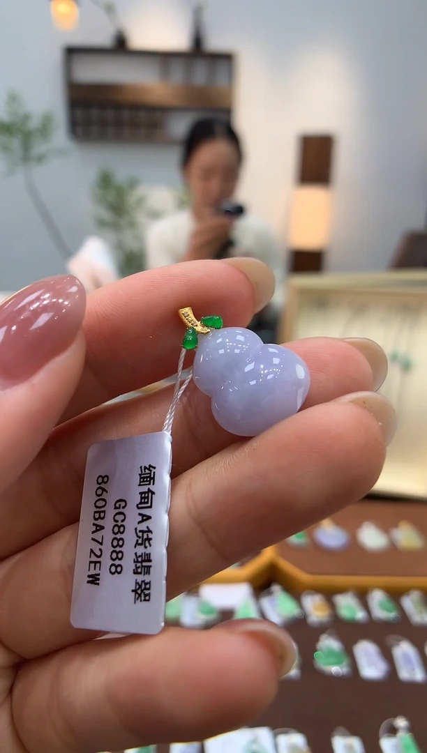 颈饰18K金镶嵌翡翠葫芦
