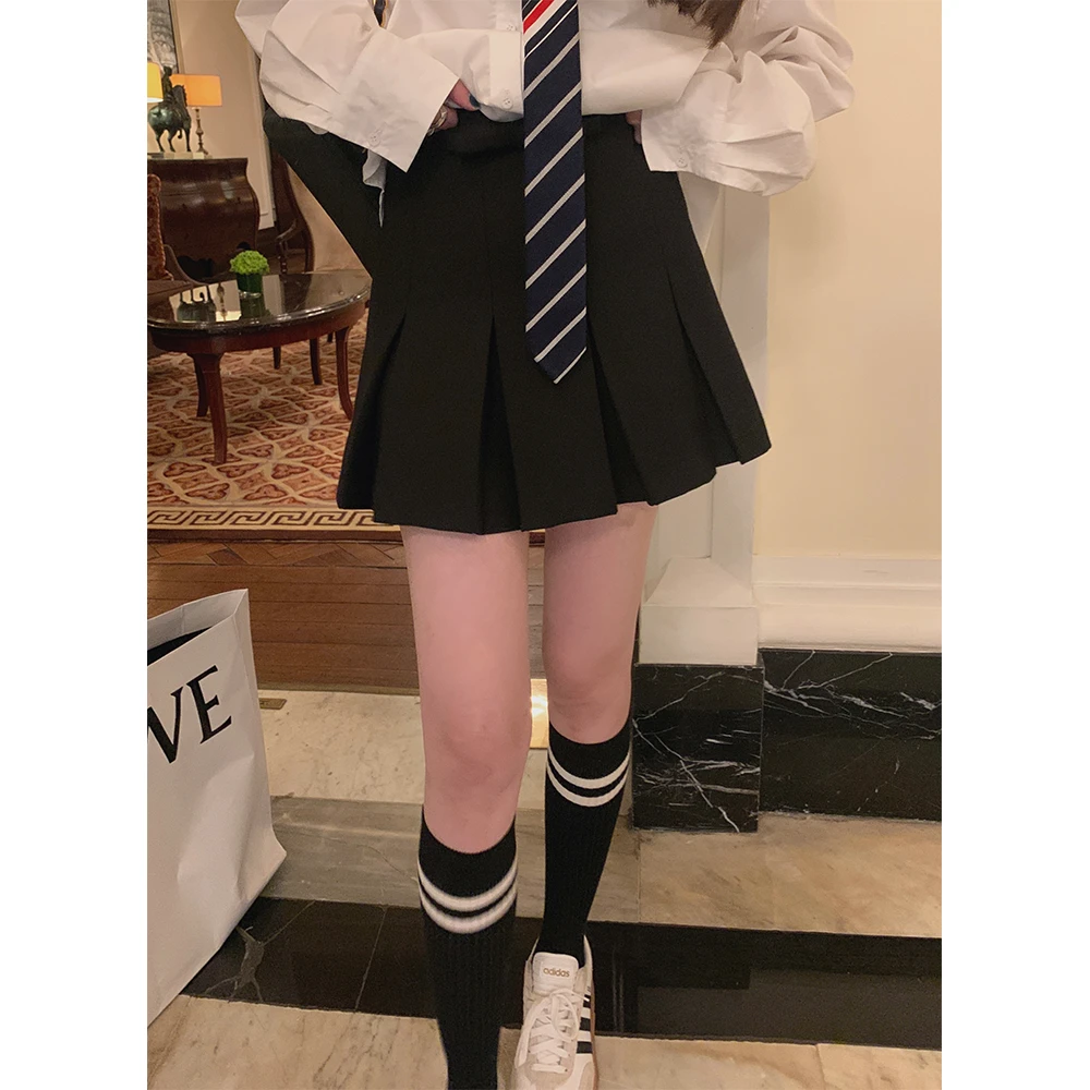 张贝贝ibell 99个搭配！立体剪裁 版型绝了！原创小黑裙C