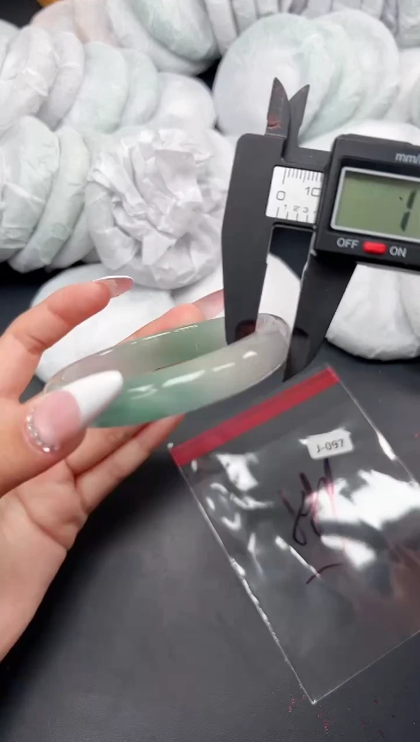 精品手镯，一物一拍J-097