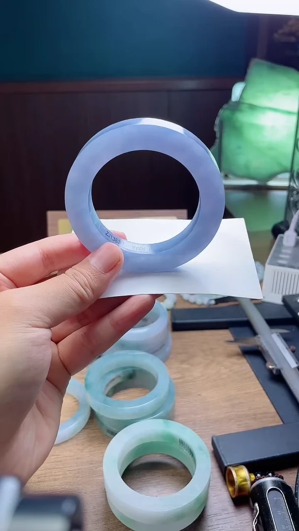 定制翡翠手镯未镶嵌小*点定制