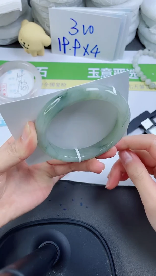 【闪购商品】石英质玉手镯未镶嵌150-59.8