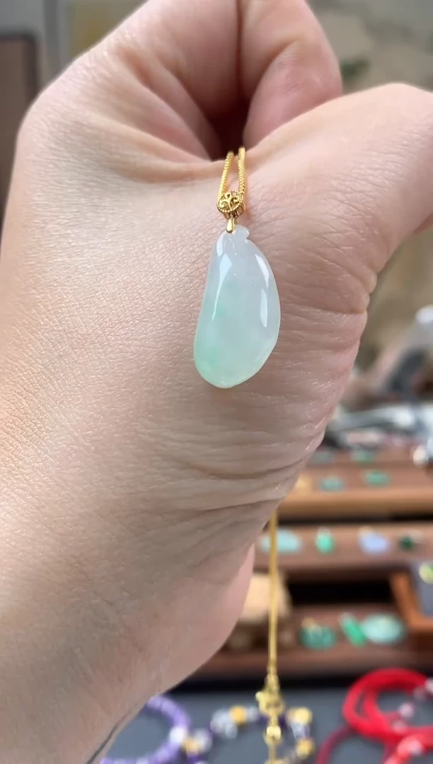 【闪购商品】翡翠吊坠(不含链)18K金镶嵌福瓜