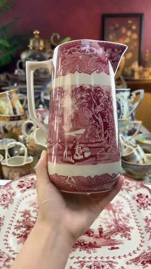 瓷欧洲名画  奶壶  红色人物