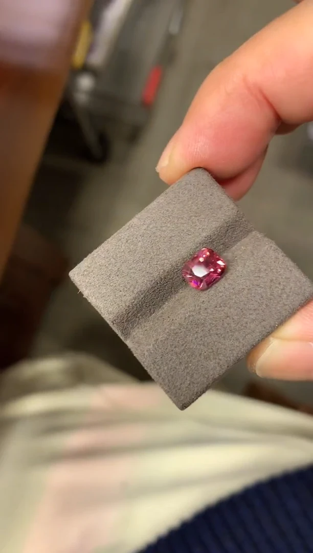 未镶嵌裸石石榴石2.4ct 60 CGRL0077