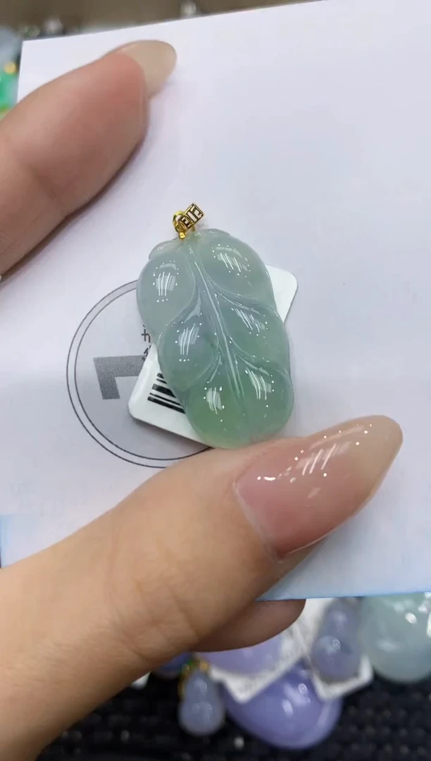 颈饰18K金镶嵌翡翠111111111111