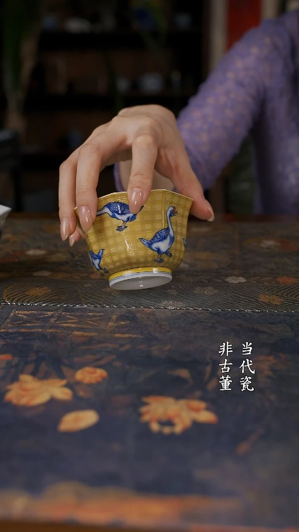 水造黄釉错金银大鹅八方杯