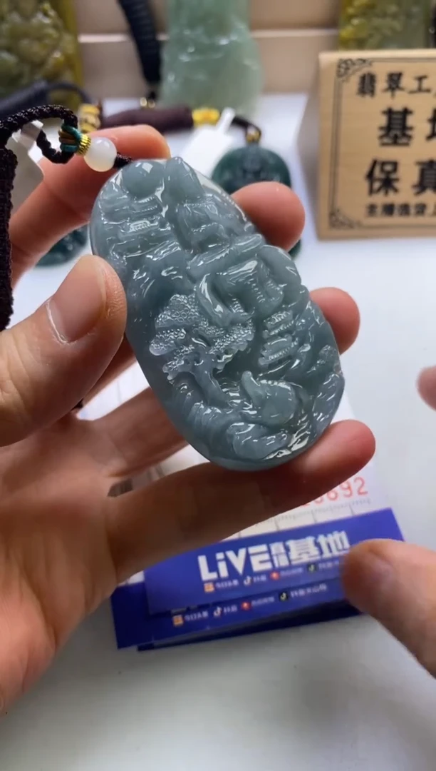 颈饰未镶嵌翡翠