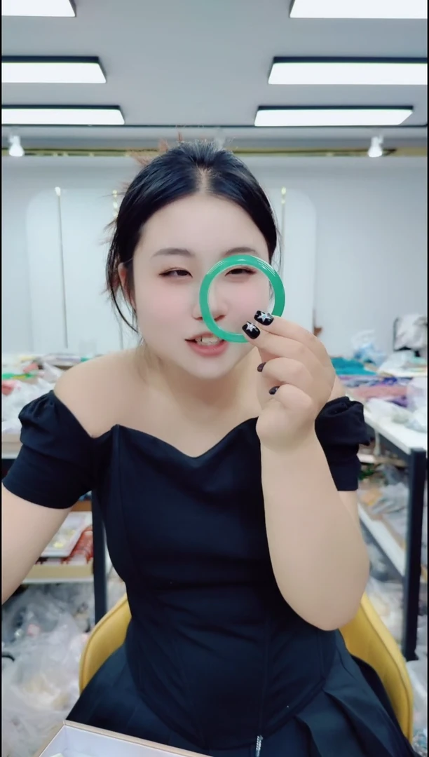 树脂制品玉***️0664绿色手镯