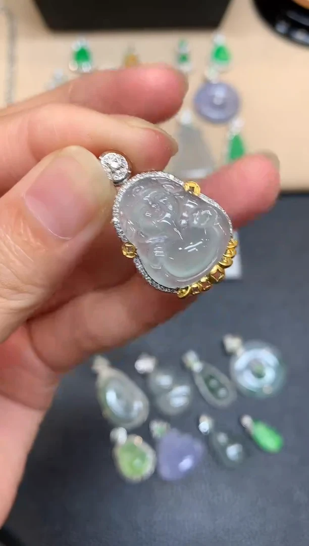 颈饰18K金镶嵌翡翠财神【无服务费