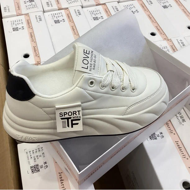 GCC休闲板鞋 秋款女鞋小白鞋m210