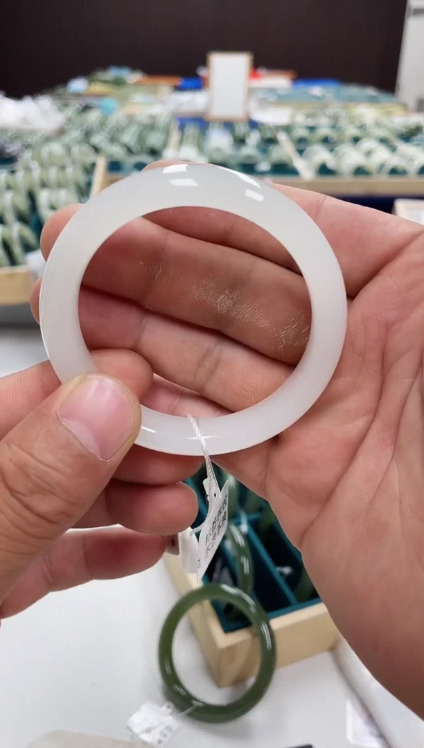 和田玉手镯未镶嵌和田玉手镯