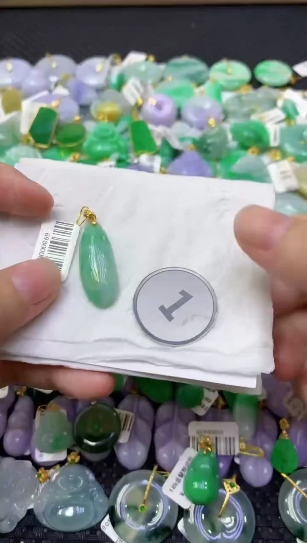 颈饰未镶嵌翡翠天然缅甸翡翠A货