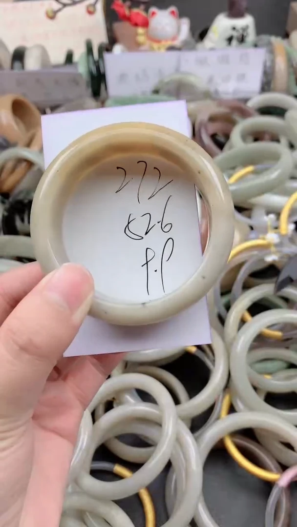 未镶嵌手镯石英质玉272